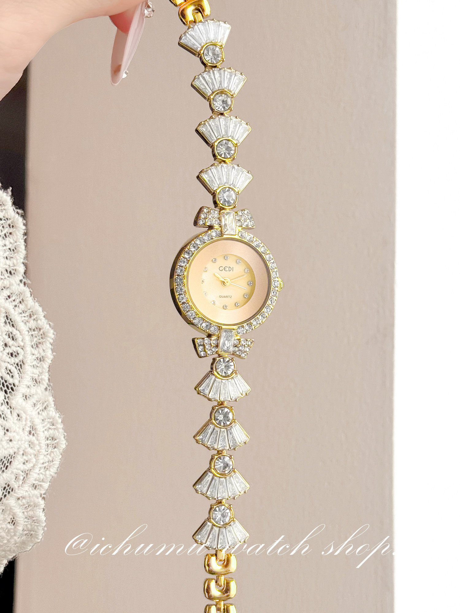 Luxury Watch Diamond - นาฬิกาข้อมือผู้หญิง Mermaid ดีไซน์หรูหรา ประดับเพชร สายแบบกำไล นาฬิกาควอตซ์