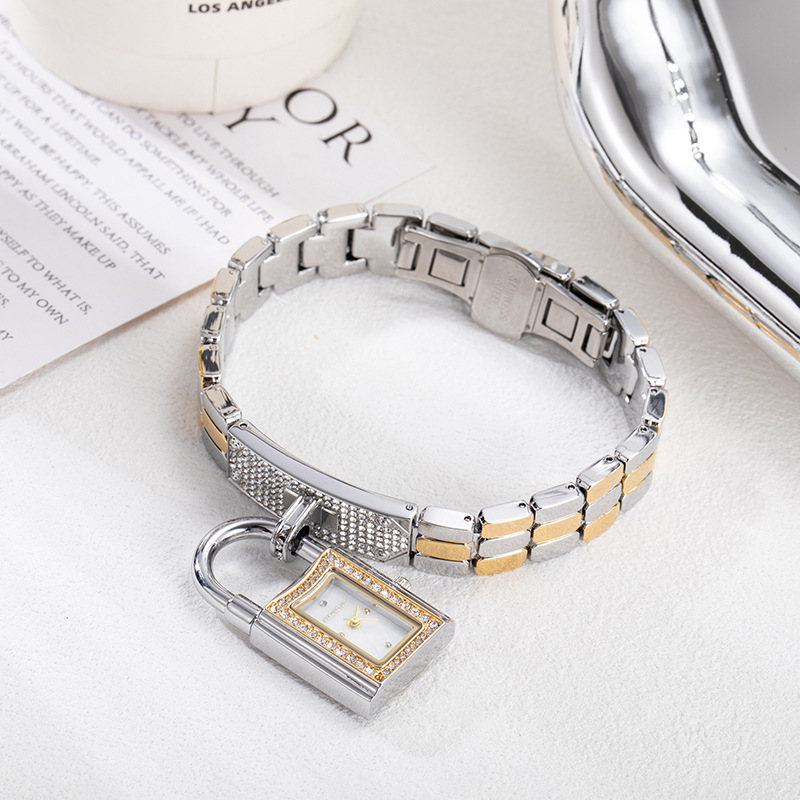 สายรัดข้อมือรูปทรงเว้าพร้อมจี้ - Luxury Watch Diamond บทวิจารณ์และราคา
