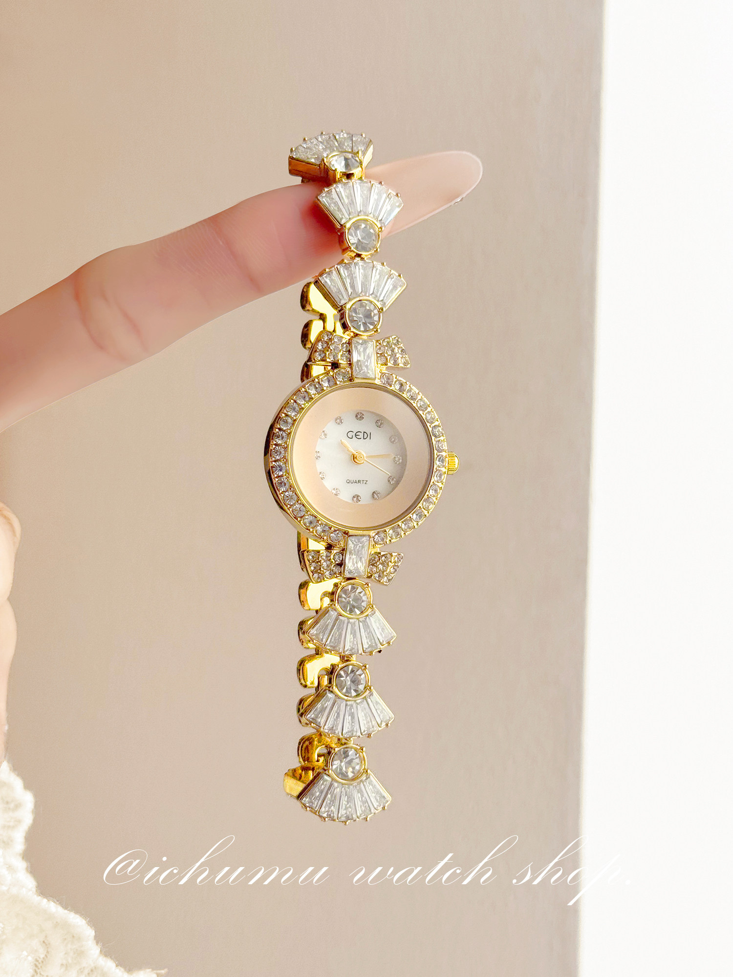 นาฬิกาข้อมือผู้หญิง Mermaid ดี - Luxury Watch Diamond บทวิจารณ์และราคา