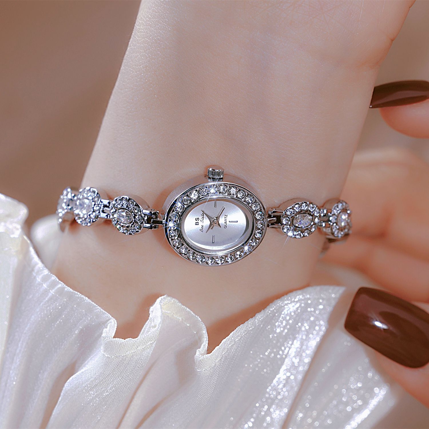 อุทัยใหม่ผู้หญิงนาฬิกาแบรนด์หร - Luxury Watch Brand For Women บทวิจารณ์และราคา