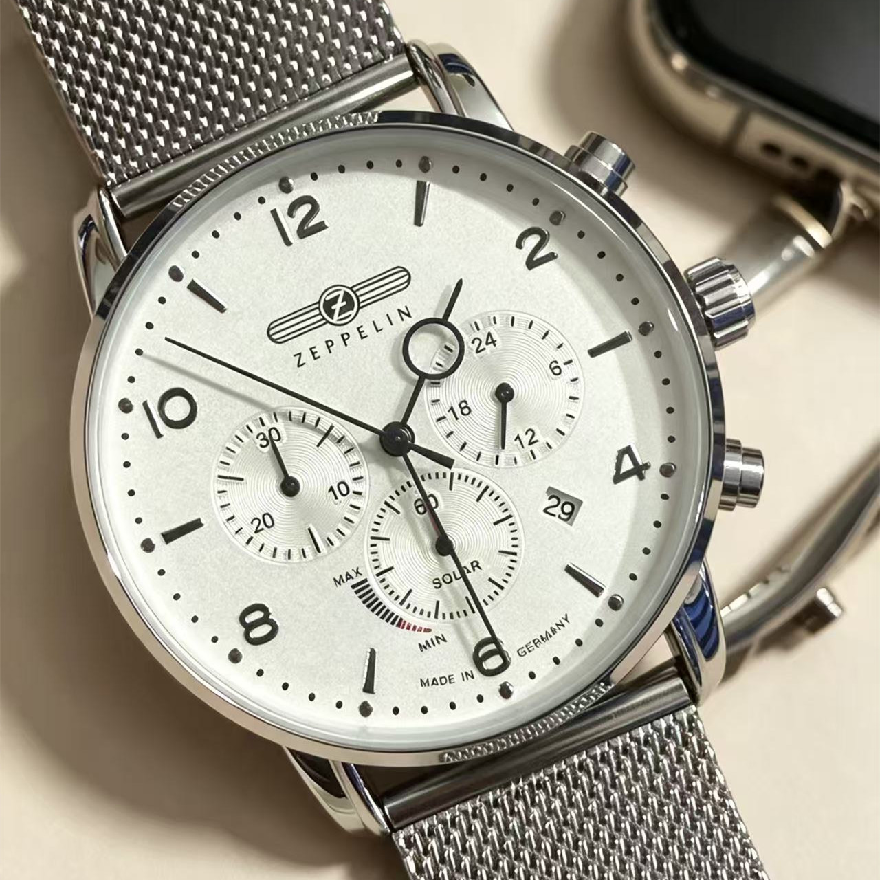 นาฬิกาข้อมือผู้ชาย Zeppelin Ai - Luxury Watch Case บทวิจารณ์และราคา