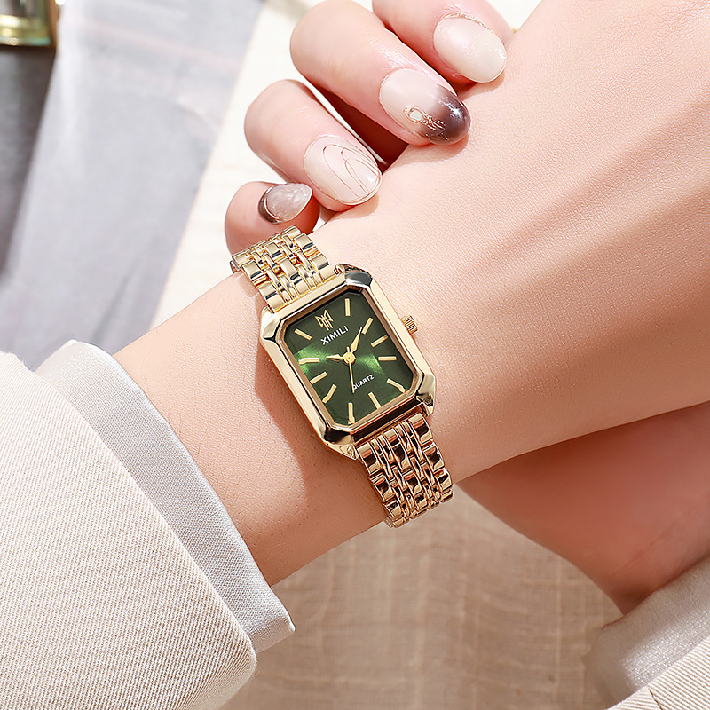 ผู้หญิงหรูหรานาฬิกาแฟชั่นสี่เห - Luxury Watch For Girls บทวิจารณ์และราคา