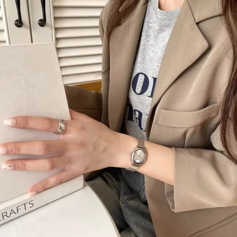 รูปไข่ขนาดเล็ก Dial สีเขียวนาฬ - Luxury Watch Lady บทวิจารณ์และราคา